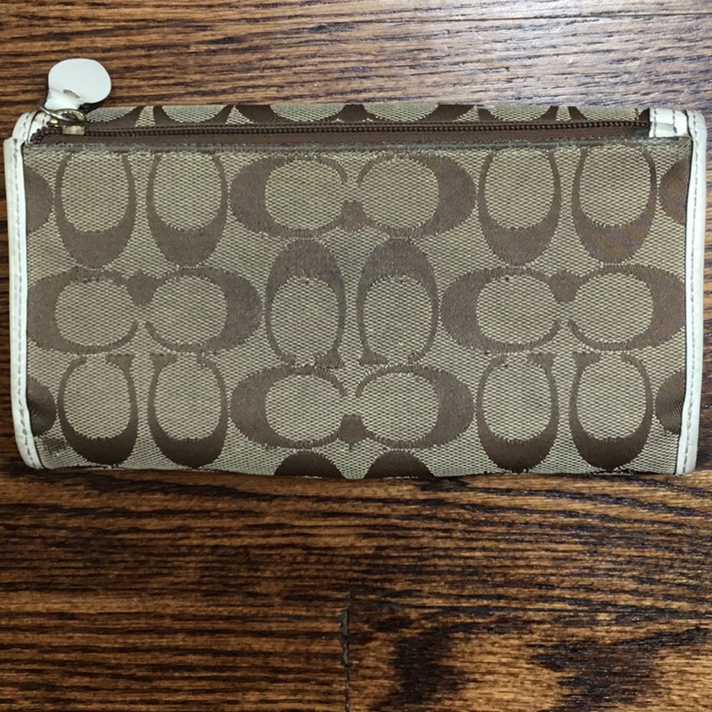 Coach Classic Wallet - Picture 4 of 9